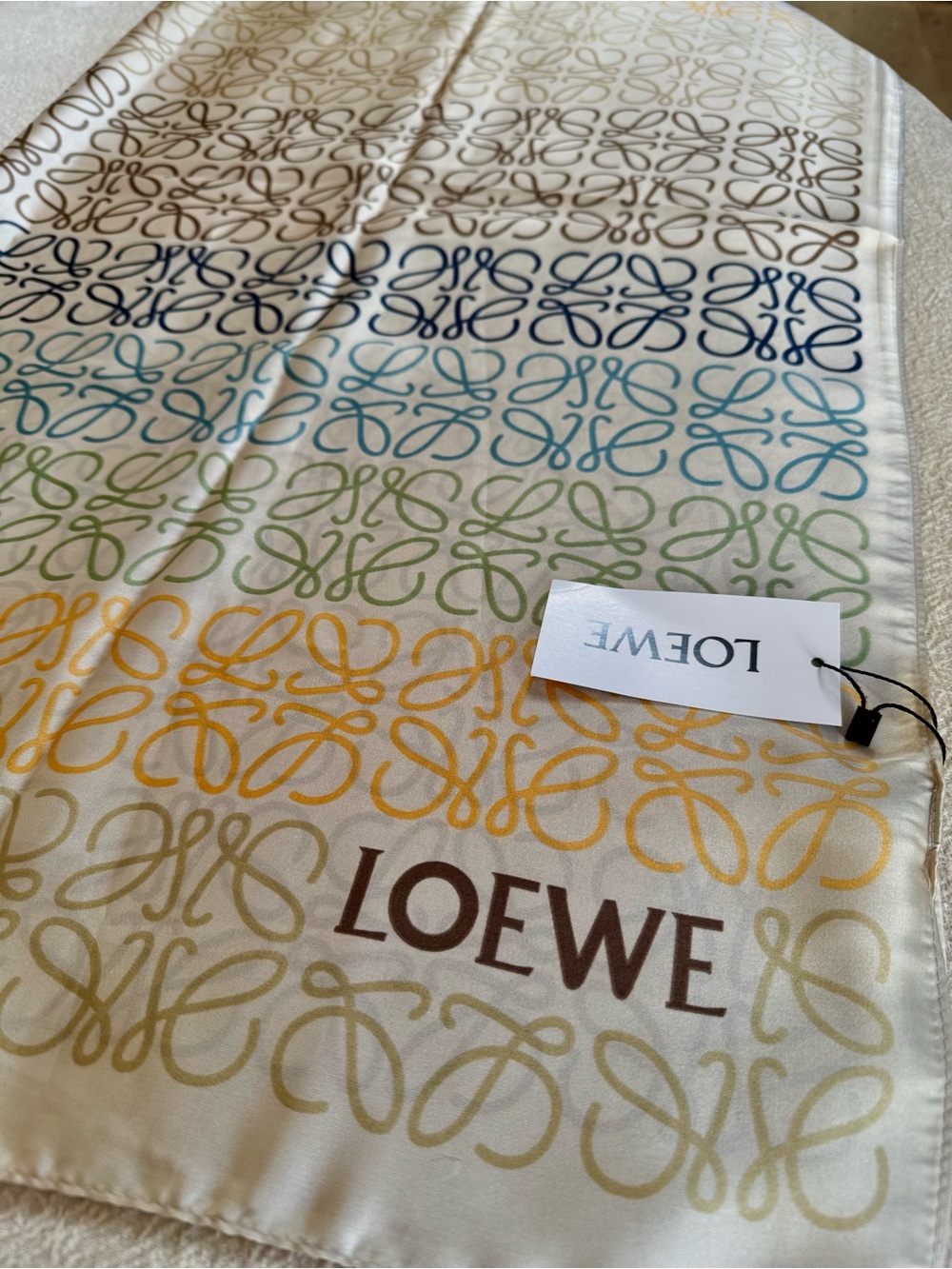 ⚜️Loewe⚜️ Cream / Off White Scarf with Multicolored Anagram Pattern - Picture 9 of 12
